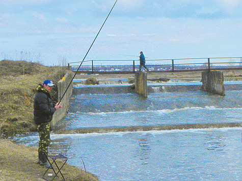 Изображение На сбросе воды