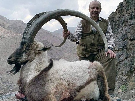Изображение Александр Егоров получает высшую охотничью награду мира