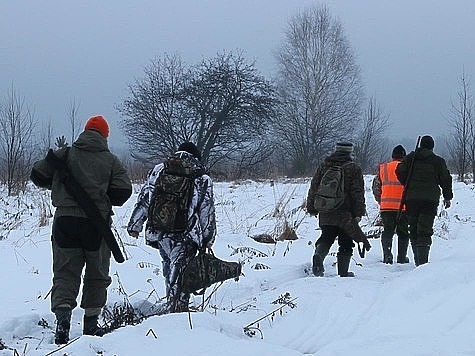 Изображение Браконьеры загнали оленя на снегоходах