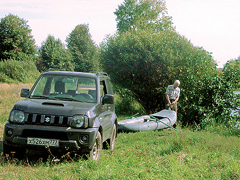 Изображение Маленький проходимец: Едем на рыбалку с лодкой на миниатюрном Suzuki Jimny