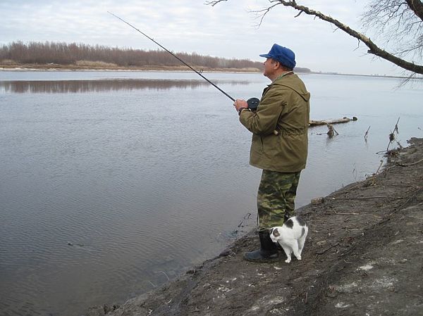 Изображение На заднем плане видна коряга, которую я облавливаю up-stream. Фото: Алексей Коломиец.