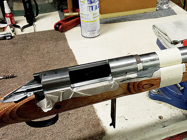 Изображение При проведении беддинга важно не дать приклеиться «железу» 
к ложе винтовки. CLINT MEIER/FLICKR.COM (CC BY 2.0) 