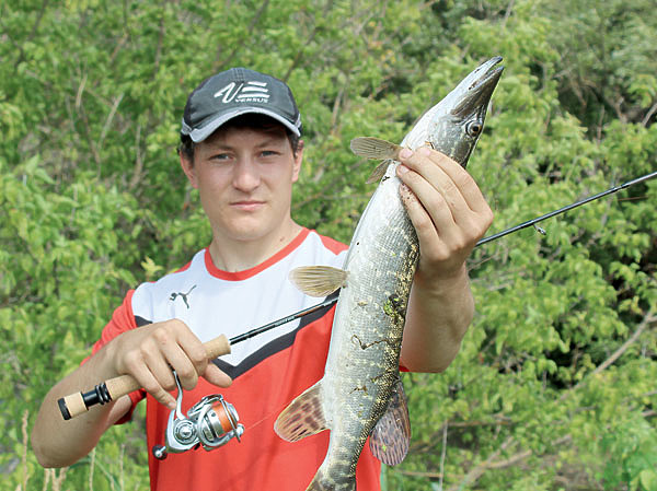 Изображение Вес щук на малой реке редко превышает полтора килограмма. Фото: Николай Лебедев.