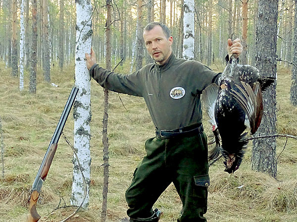 Изображение 10–15 петухов — это обычная картина на току в лесах Иркутской области. В Качугском районе есть даже сотенный ток. Однако сосняки продолжают вырубать, и много токов пропало. ФОТО СВЕТЛАНЫ БУРКОВСКОЙ