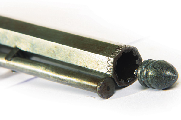 Изображение Ствол револьвера имеет 9 глубоких нарезов под свинцовую пулю.