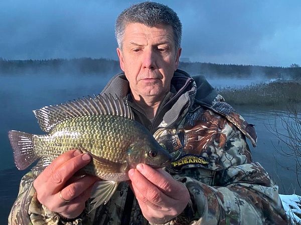 Изображение Начинает она клевать на рассвете и после двух часов дня поклевки крупной рыбы прекращаются. Фото: Евгений Кузнецов.