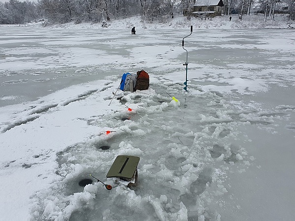 Изображение Удочки установлены и следует томительное ожидание поклевок. Фото: Шеляга Геннадия.