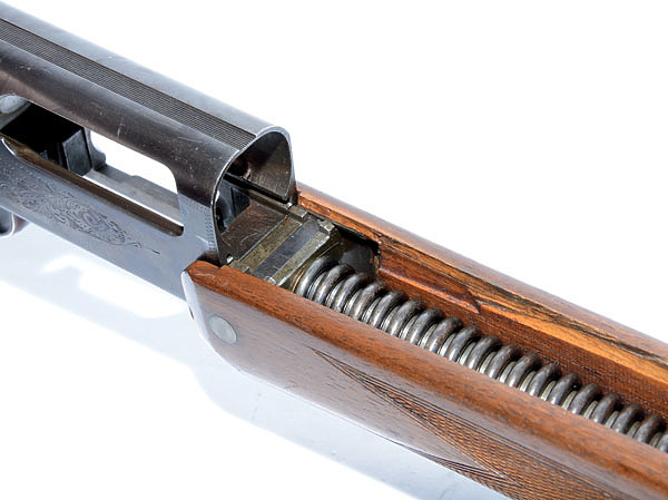 Изображение На первый взгляд оружие выглядит традиционно, пока 
не замечаешь, что у него нет магазина. ФОТО: АЛЕКСАНДР КУДРЯШОВ