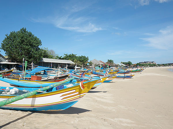 Изображение Вид рыбацких лодок, вытащенных на берег, заставляет сжиматься сердце истинного рыболова. Фото: PIXABAY.