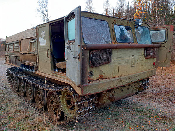 Изображение АТС-59Г — советский средний гусеничный быстроходный артиллерийский тягач образца 1969 года. Предназначался для буксировки прицепов, перевозки людей и различных 
грузов по всем видам дорог и бездорожья. Разработан СКБ. С середины 1970-х годов 
в связи с сокращением в армии буксируемой артиллерии начал массово передаваться 
в народное хозяйство. Фото: Роман Полисецкий 