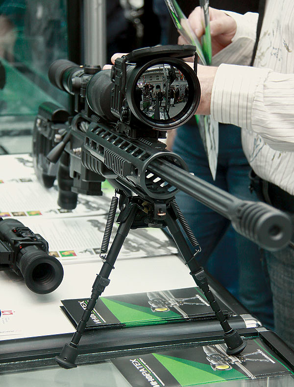 Изображение Длинная планка на оружии позволяет легко и, что главное, однообразно монтировать любые приборы. Фото: Антон Журавков