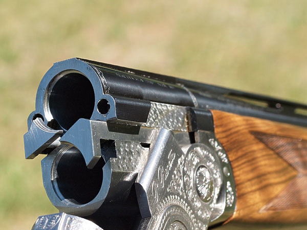 Изображение Запирание стволов осуществляется на «вилку», отверстия для которой хорошо видны на блоке стволов. ФОТО: АЛЕКСАНДР ГУСЕВ