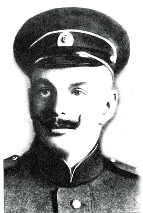 Изображение ГЕОРГИЙ БРУСИЛОВ (1884–1914).
Окончил Морской корпус, участвовал в операциях русско-японской войны. Участник Гидрографической экспедиции Северного Ледовитого океана на ледоколах «Таймыр» и «Вайгач». Основной целью экспедиции на шхуне «Святая Анна» был промысел морского зверя, однако копия судового журнала, доставленная выжившими участниками экспедиции, содержит ценные сведения по изучению Арктики. Охота в целом была удачной, хотя во время второй зимовки стала ощущаться нехватка продуктов.