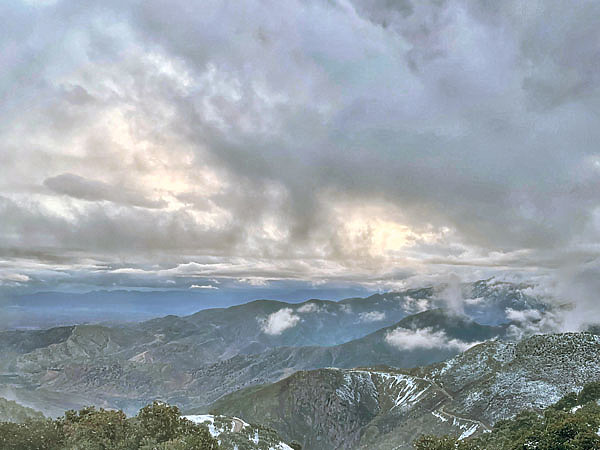 Изображение С перевала открывается потрясающая панорама Атласских гор. Фото автора. 