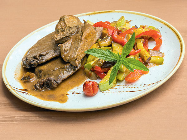 Изображение Мясо медведя вкусное и полезное, но перед употреблением его необходимо проверить на трихинеллез. Фото: SHUTTERSTOCK