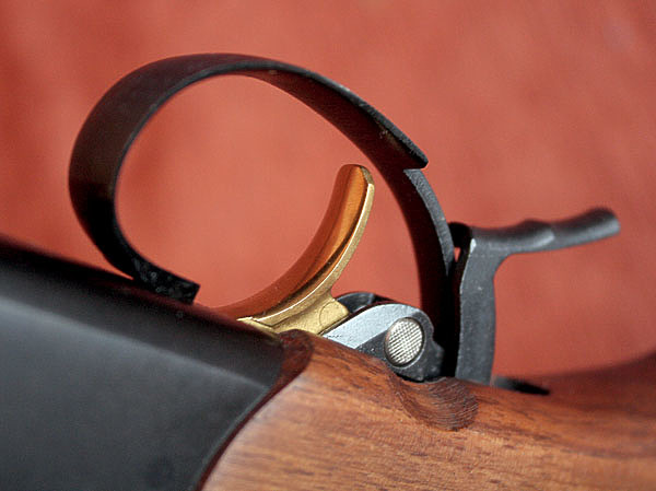 Изображение На МР-18 рычаг открытия стволов одновременно является и взводителем курка. Фото из архива Александра Кудряшова.