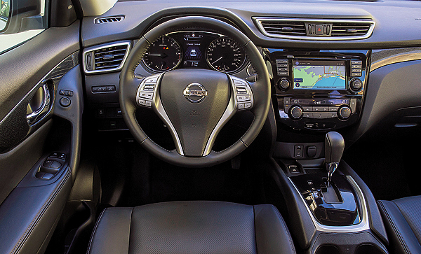 Изображение X-Trail 2015 года оборудован системой Chassis Control, которая умеет перебрасывать крутящий момент между осями в зависимости от дорожных условий.