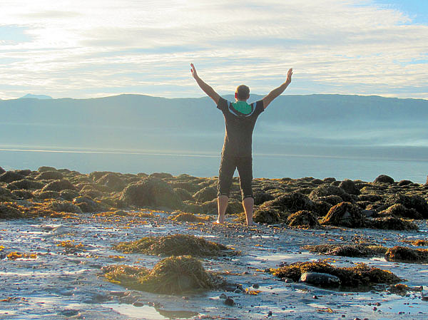 Изображение Обветренные скалы, снежные вершины, быстрые реки были естественным фоном 
путешествия. Фото: Владимир Супруненко. 