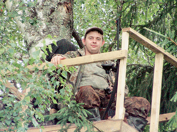 Изображение На лабазе в ожидании кабанов. ФОТО ПЕТРА КОЗЛОВА 