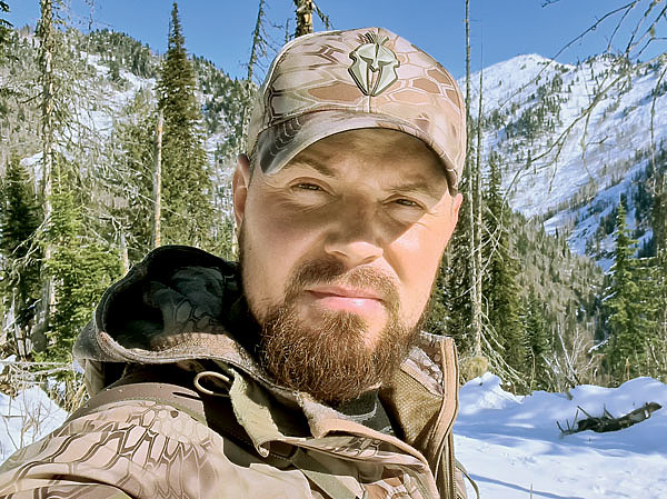 Изображение Вид снежных вершин завораживал, но образовавшийся наст мог испортить охоту. Фото автора. 