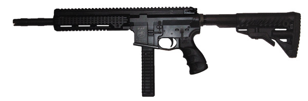 Изображение Знаменитый V-AR под 9х19 мм. Прямой магазин отдаленно напоминает немецкий от МР-38/40 времен Великой Отечественной. Карабин очень легок, компактен, разворотист, имеет превосходный баланс.