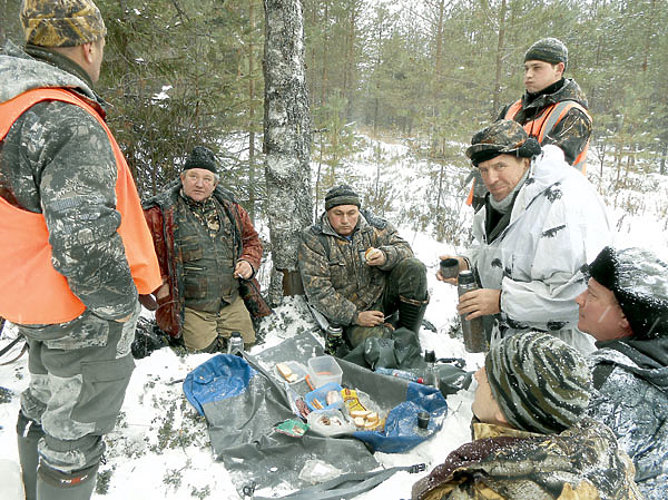 Изображение Загон загоном, а обед по расписанию. ФОТО ДМИТРИЯ ВАСИЛЬЕВА