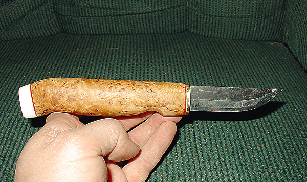 Изображение Финский нож. Небольшое лезвие, ухватистая рукоятка и никаких упоров.