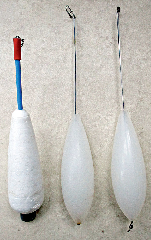 Изображение Для морской ловли применяются разные по весу бомбарды, в том числе плавающие и тонущие. Фото: Сергей Матвеев. 