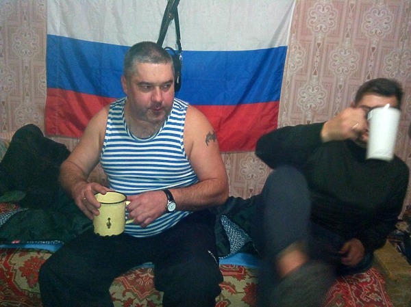 Изображение Завтра нам снова идти этот маршрут. Кроме глухарей, тетеревов и рябчиков, писать мне на дощечку и следы лисиц, зайцев, куниц и белок, писать и кабанов; а товарищу ставить точки на треке в навигаторе не только на волчьих и рысьих переходах, но и на лосиных. Фото автора.