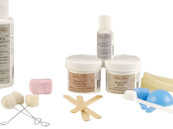 Изображение Беддинг винтовки проводится при помощи специальных эпоксидных смол. Сам процесс нельзя назвать сложным, хотя он и требует аккуратности и терпения. Результат проведенной процедуры — оружие, где затворная коробка имеет максимальную площадь соприкосновения с ложей, что повышает и точность оружия, и постоянство боя. CLINT MEIER/FLICKR.COM (CC BY 2.0) 