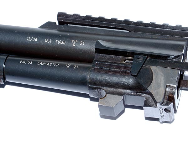 Изображение Для установки оптики на блоке стволов крепится планка Вивера.   ФОТО: АЛЕКСАНДР КУДРЯШОВ 