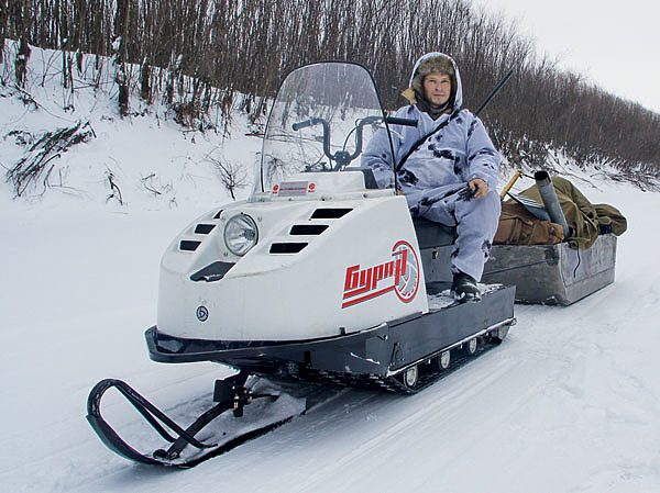 Изображение Зимние пути к Амуру доступны только с надежным снегоходом. Фото: Алексей Потехин.