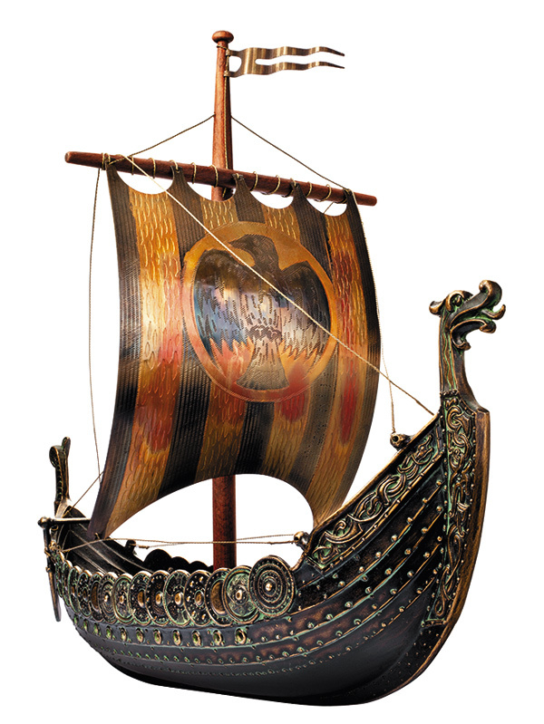 Изображение Корпус из досок, закрепленных внахлест, так называемая «клинкерная» технология, обеспечивала большую гибкость кораблям викингов. 