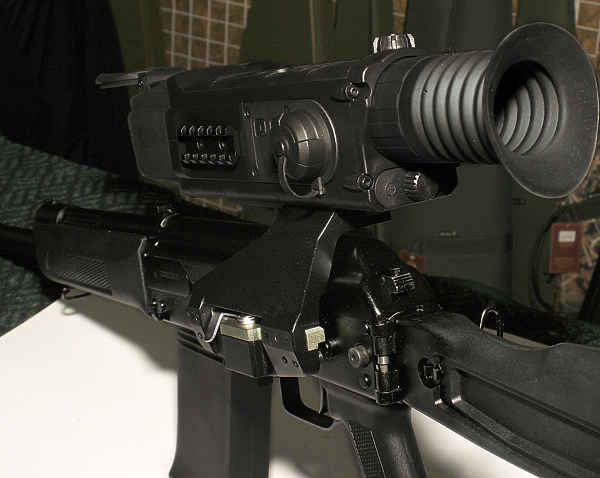 Изображение Для установки ночного прицела лучше выбирать оружие со стальной коробкой.