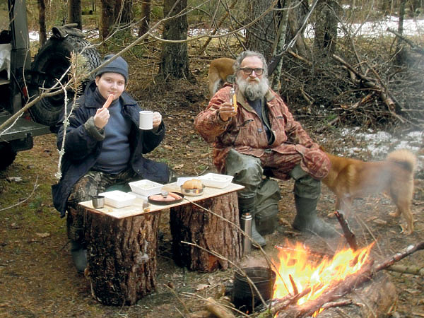 Изображение Душа охотника радуется, когда сын и внук разделяют его страсть к охоте. Фото автора.