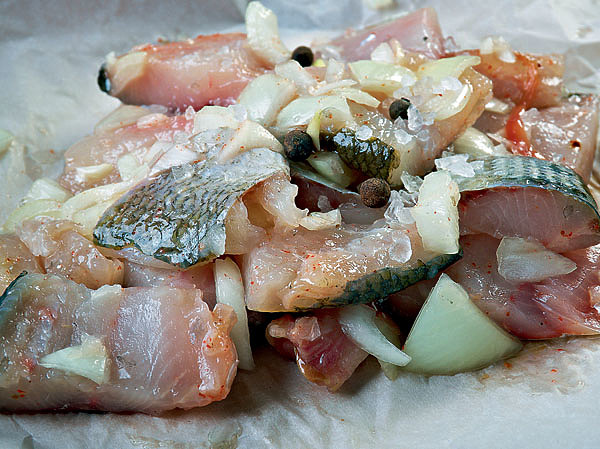 Изображение Упитанный зимний карась очень вкусен в любом виде. ФОТО: SHUTTERSTOCK