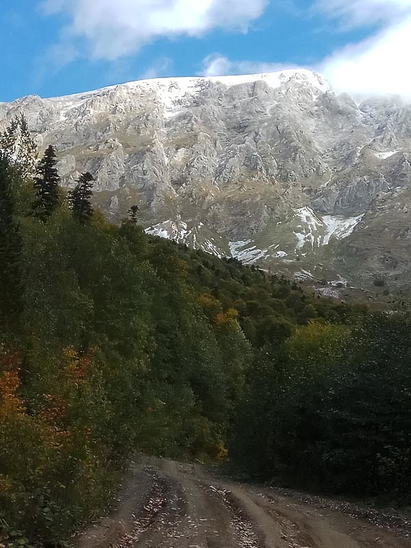 Изображение Мы отправились в горы, под плато Фишт, с водопадами, ручьями, подъемами и спусками.
