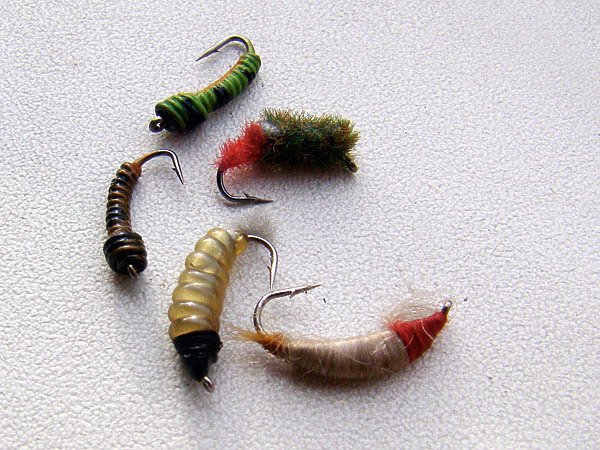 Изображение Среди всех мормышек рыболов держит отдельно несколько приманок, наиболее уловистых в данном месте. Фото: Линника Николая.