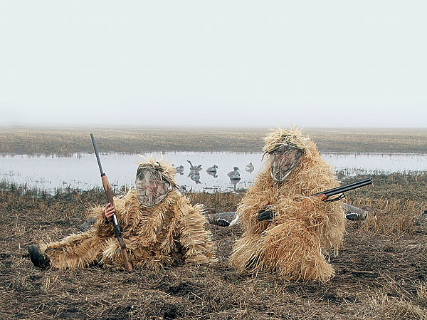 Изображение Каких только маскхалатов не предлагают на рынке охотничьей экипировки! Но иногда лучший вариант тот, что сшит своими руками. ФОТО ДМИТРИЯ ВАСИЛЬЕВА 