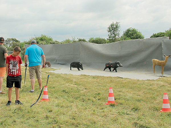 Изображение Тир на свежем воздухе привлекает желающих поупражняться
в стрельбе. Фото автора.