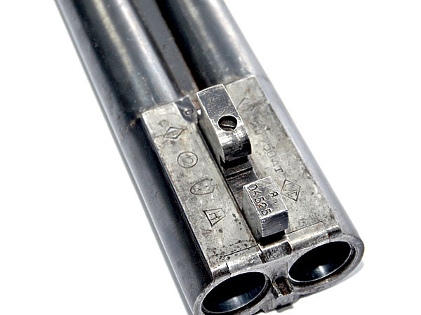 Изображение Ружье имеет классический вид, а цветная калка только подчеркивает это. Фото автора.