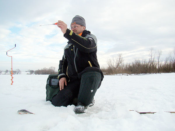 Изображение При ловле в подводных зарослях успех во многом зависит от способа проводки и техники игры приманкой. Фото: Линника Николая.