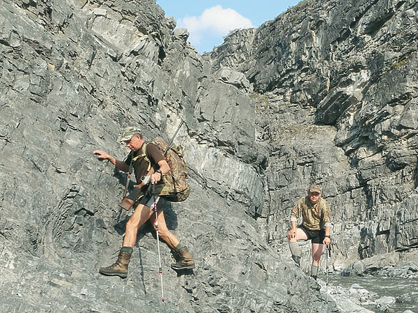 Изображение Охота в горах требует от охотников хорошей физической формы и нечеловеческой выносливости. Фото автора.