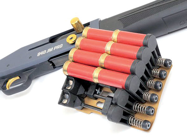 Изображение Для спортивного оружия крайне важно, чтобы все органы управления были удобными и увеличенного размера. В новом «Моссберге» это учтено. На старую 930-ю модель были нарекания, что кнопка сброса затвора слишком маленькая, кроме того, деталь оказалась каленой и не имеющей отверстия, что практически перечеркнуло возможность ее тюнинга. В 940-м «Моссберге» с этим все в порядке. Огромная рукоять перезаряжания затвора, большая кнопка сброса затворной задержки — все удобно и подходит для работы в перчатках. Кроме того, на все элементы управления и удержания оружия нанесена насечка, препятствующая скольжению рук. Также для удобства заряжания на передней части магазина сделана специальная выборка. Конечно, для охотников все эти детали малоинтересны и практически бесполезны, но для спортсменов они нужны и очень востребованы. Фото компании-производителя.