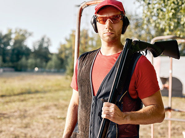 Изображение Стрелковые очки — обязательный атрибут охотника и спортсмена. Фото: shutterstock 