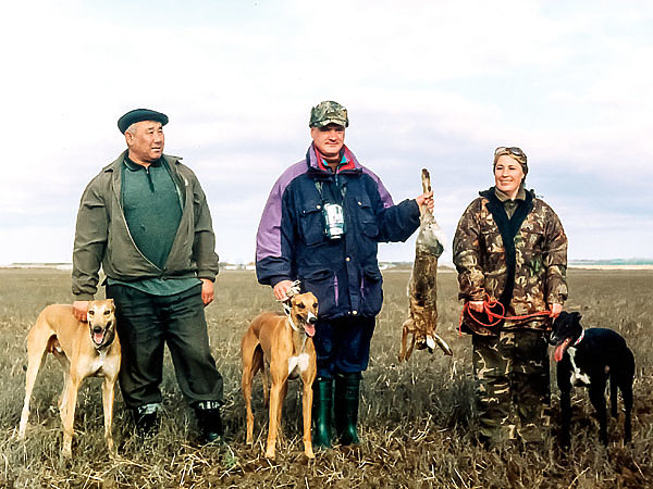 Изображение Бекмурат Юсупов и Чегем, Александр Красильников и Шерон, Ольга Юнг и Лола. ФОТО Сергея МАТВЕЕВА
