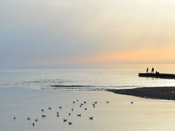 Изображение Штиль перед закатом — идеальное время для ловли. Фото: Геннадий Шеляг.