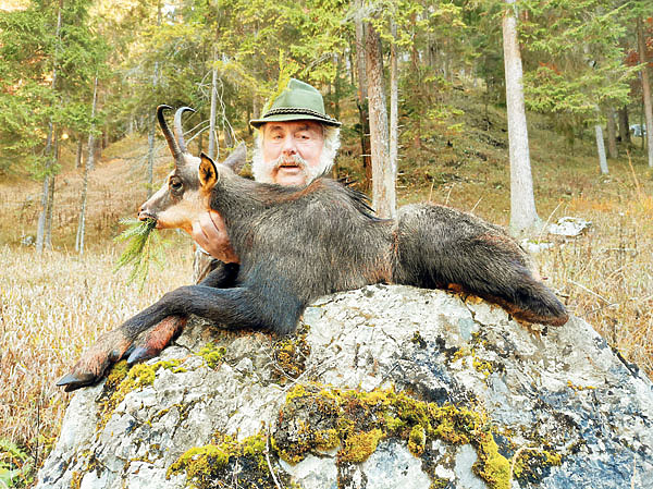 Изображение Три добытые за одну охоту серны  — грос-смейстерский результат! Фото автора. 