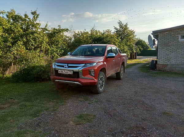 Изображение И все же наиболее естественно пикап смотрется во дворе какого-либо фермера.