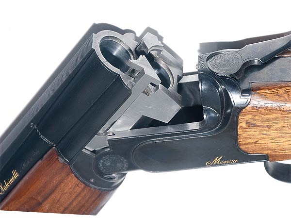 Изображение На ружье установлены эжекторы, которые выбрасывают стреляную гильзу. Фото автора.